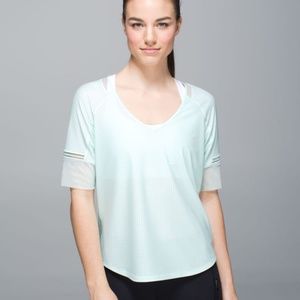 Lululemon Var-City 1/2 Sleeve, Size 6